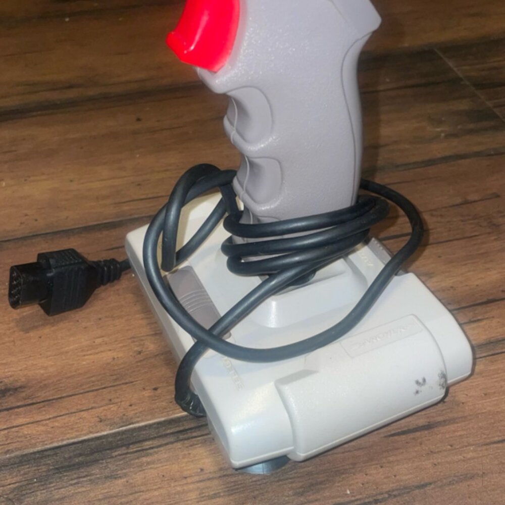 Nintendo (NES) Controller Quick Shot - Picture 2 of 6